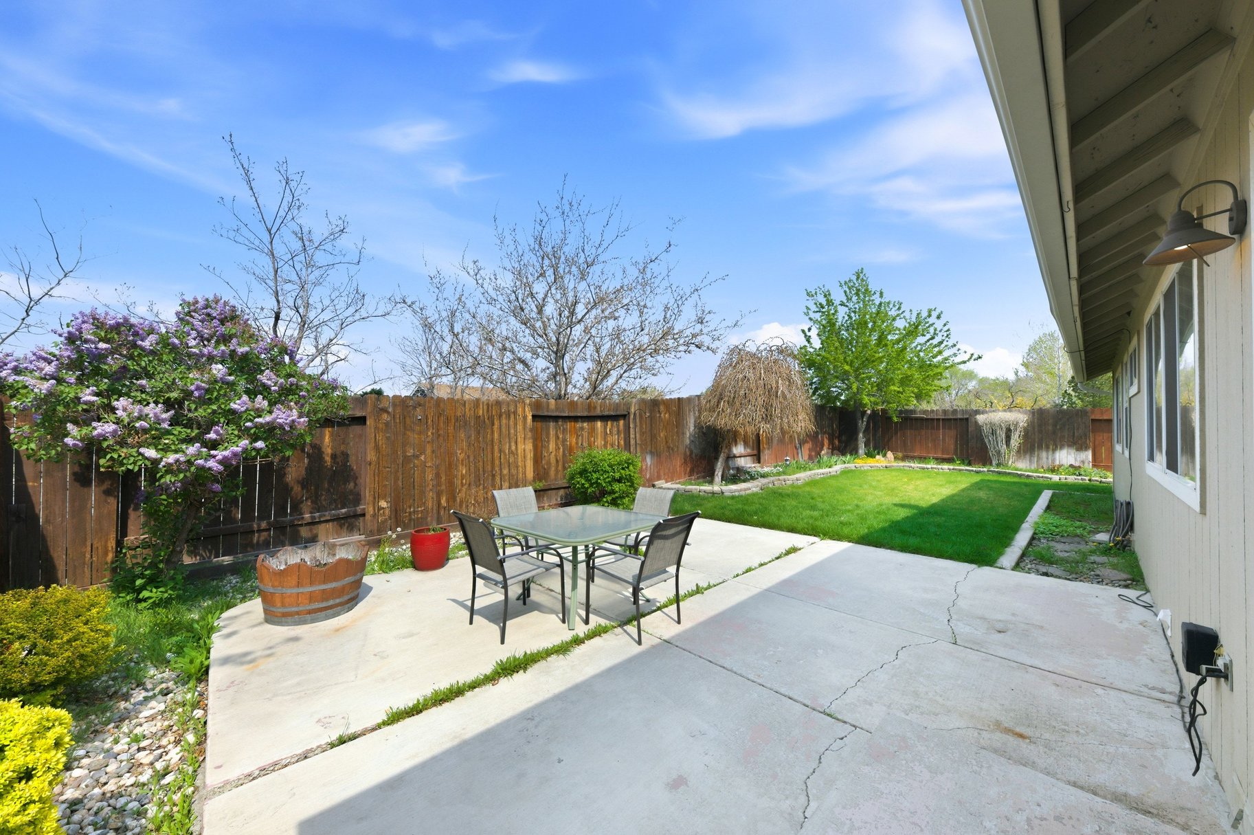  Turnkey Living with High Ceilings & Upgrades Throughout - 物件實景