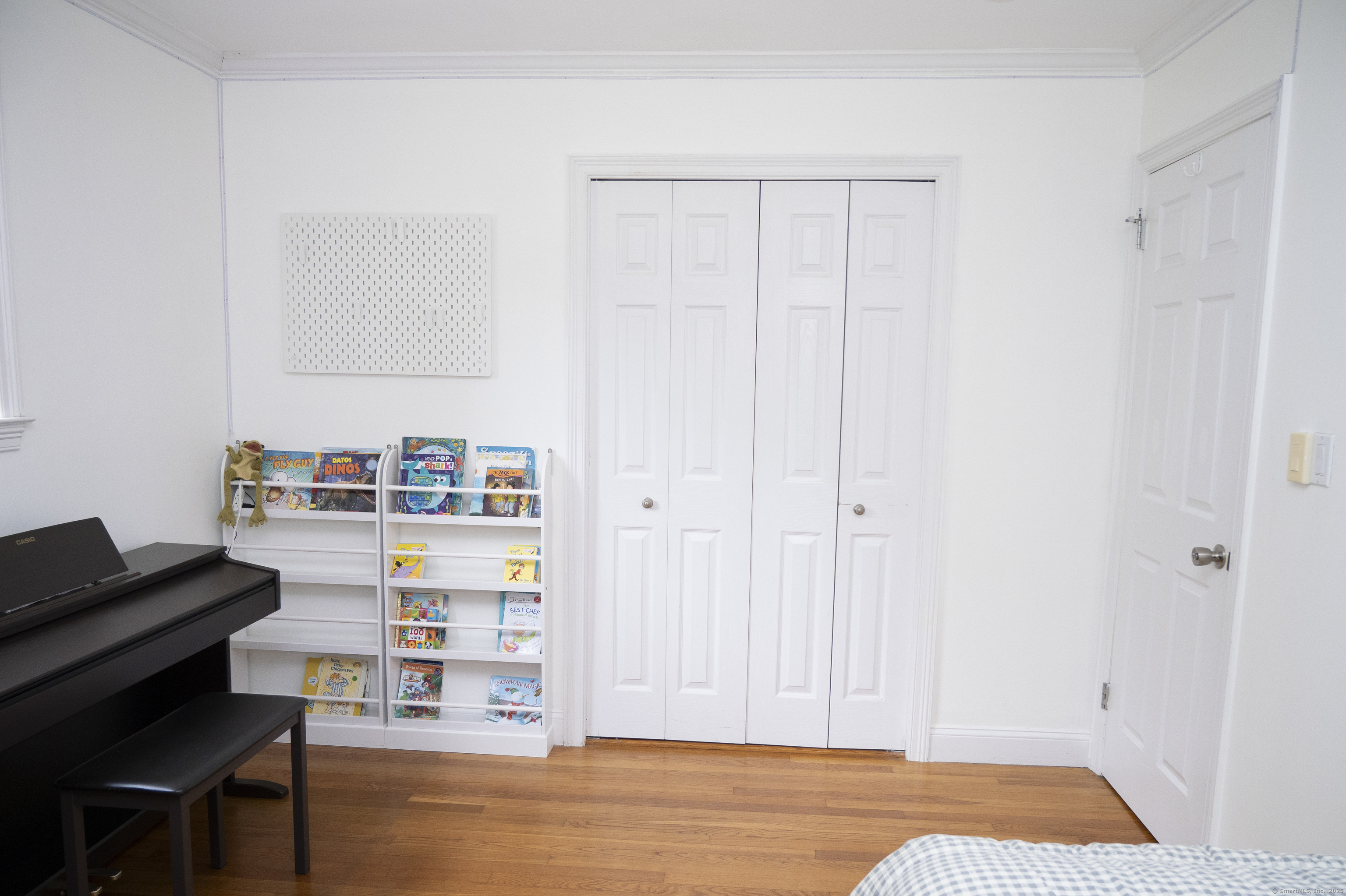 Trumbull, Connecticut, 06611, United States, 3 Bedrooms Bedrooms, ,3 BathroomsBathrooms,Residential,For Sale,1937031