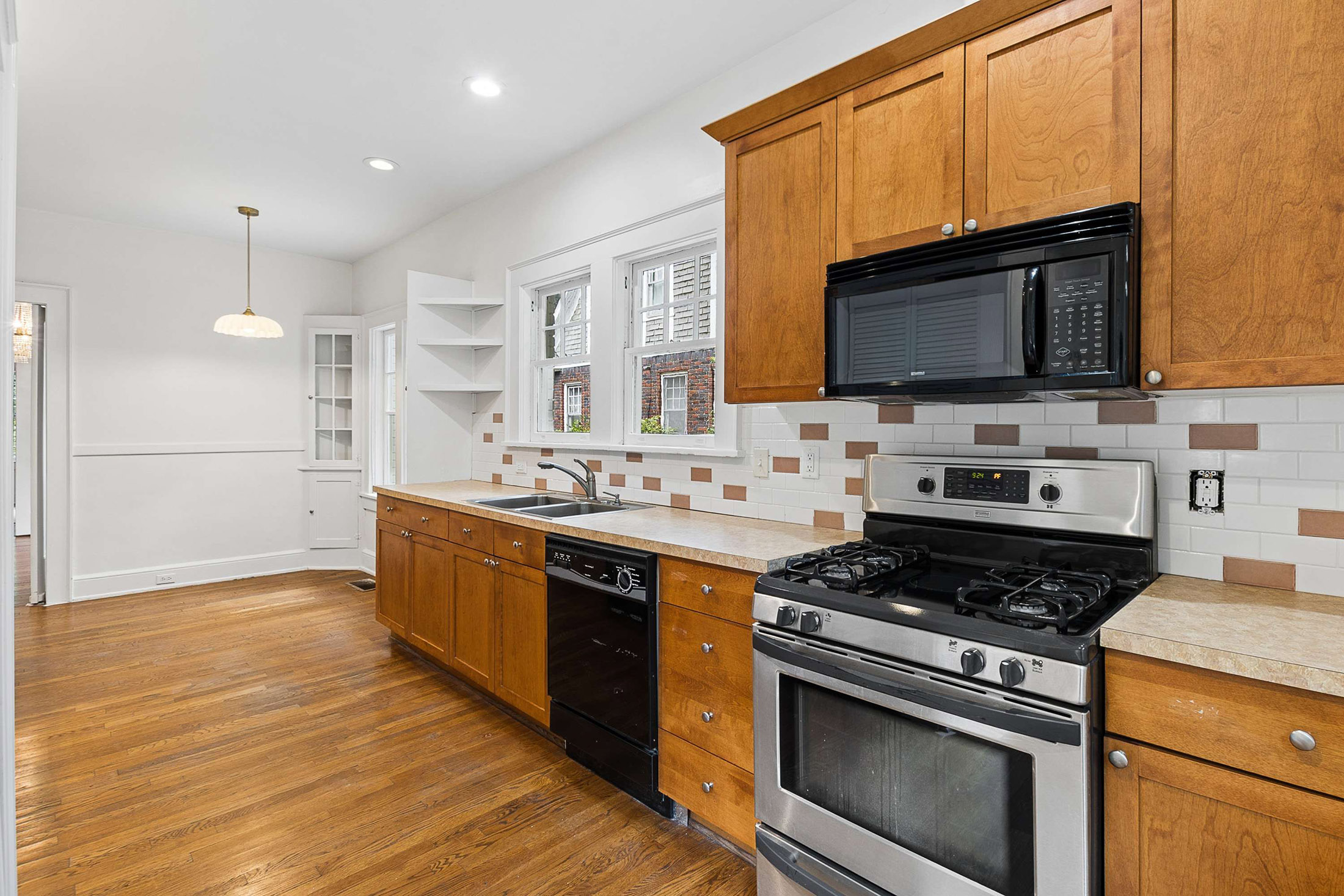  Charming 1930 Craftsman Bungalow in an Unbeatable Virginia Highland Location - 物件實景
