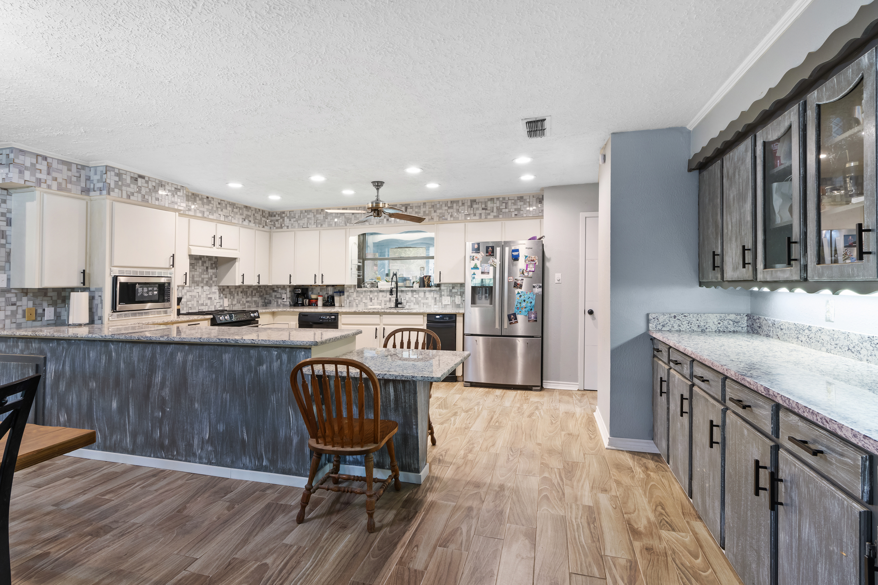 Henderson, Texas, 75652, United States, 6 Bedrooms Bedrooms, ,5 BathroomsBathrooms,Residential,For Sale,1920809