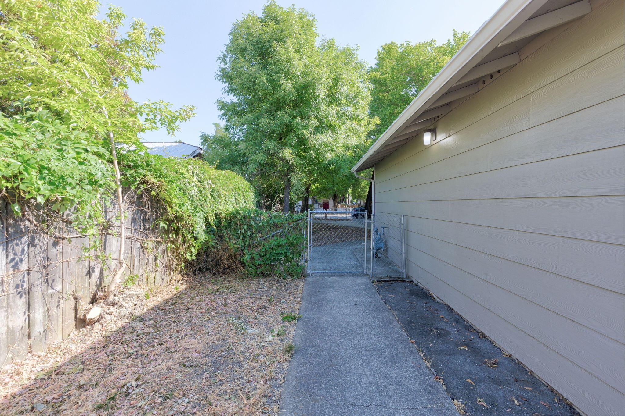 Grants Pass, Oregon, 97526, United States, ,Residential,For Sale,1916404