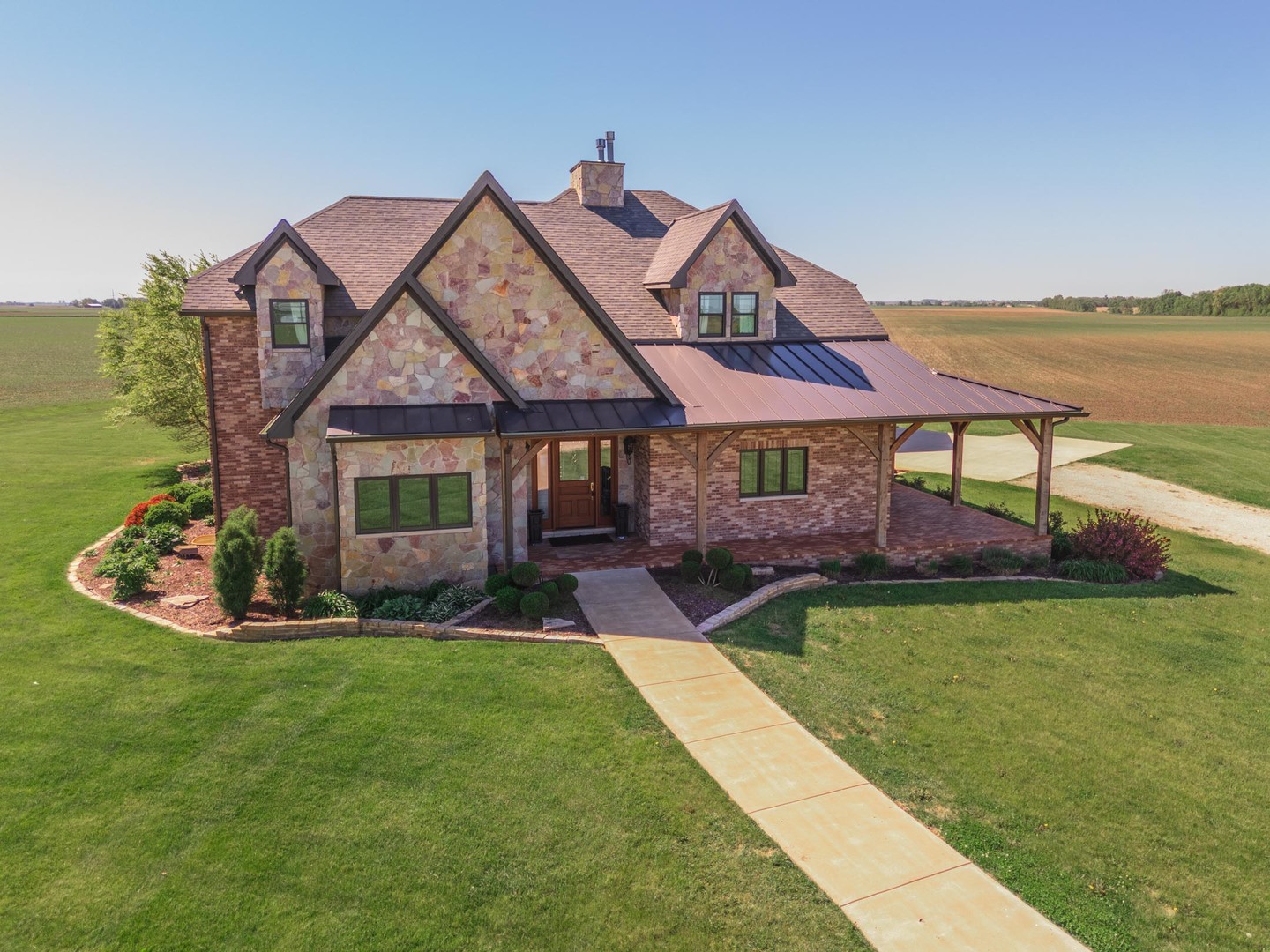 Hudson, Illinois, 61748, United States, 3 Bedrooms Bedrooms, ,5 BathroomsBathrooms,Residential,For Sale,1987913