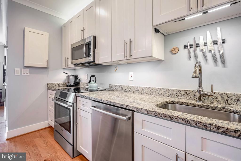 Washington, District of Columbia, 20002, United States, 2 Bedrooms Bedrooms, ,2 BathroomsBathrooms,Residential,For Sale,1985722