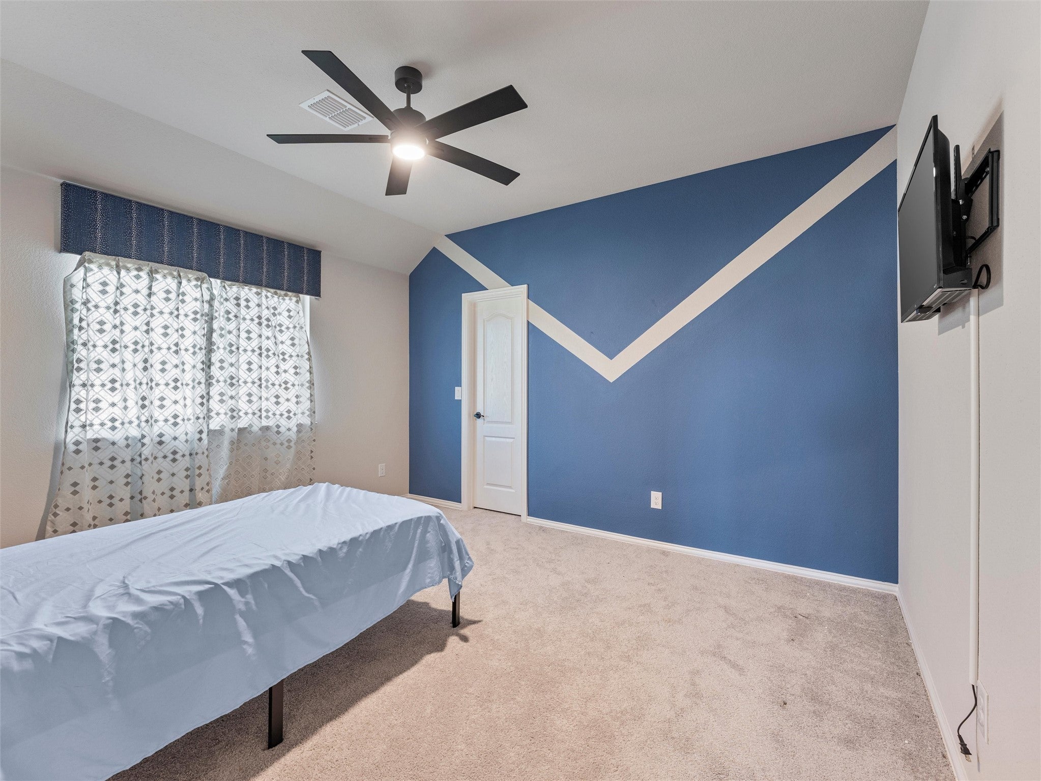 Waxahachie, Texas, 75165, United States, 5 Bedrooms Bedrooms, ,4 BathroomsBathrooms,Residential,For Sale,1989911