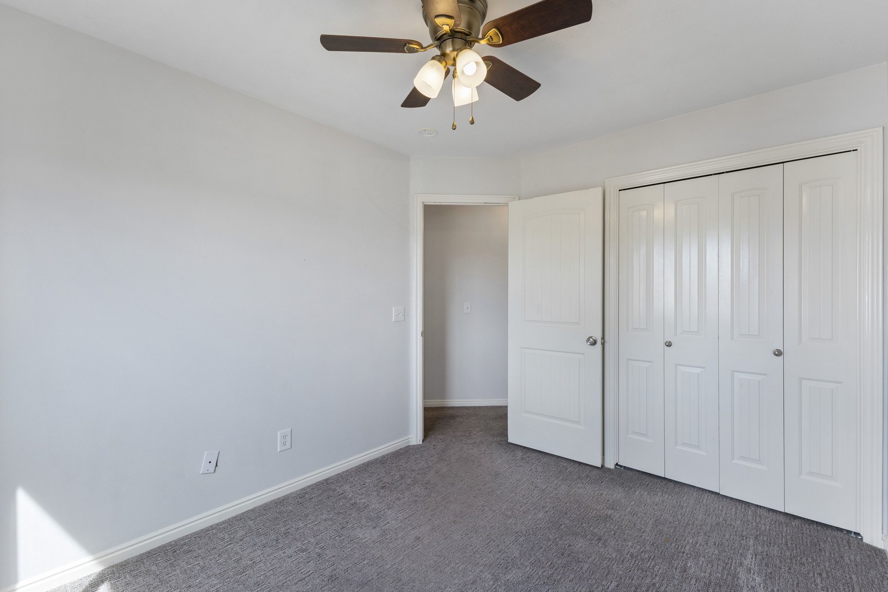  Private End Unit Townhome Near College, Hospital & Shopping – Move-In Ready - 物件實景