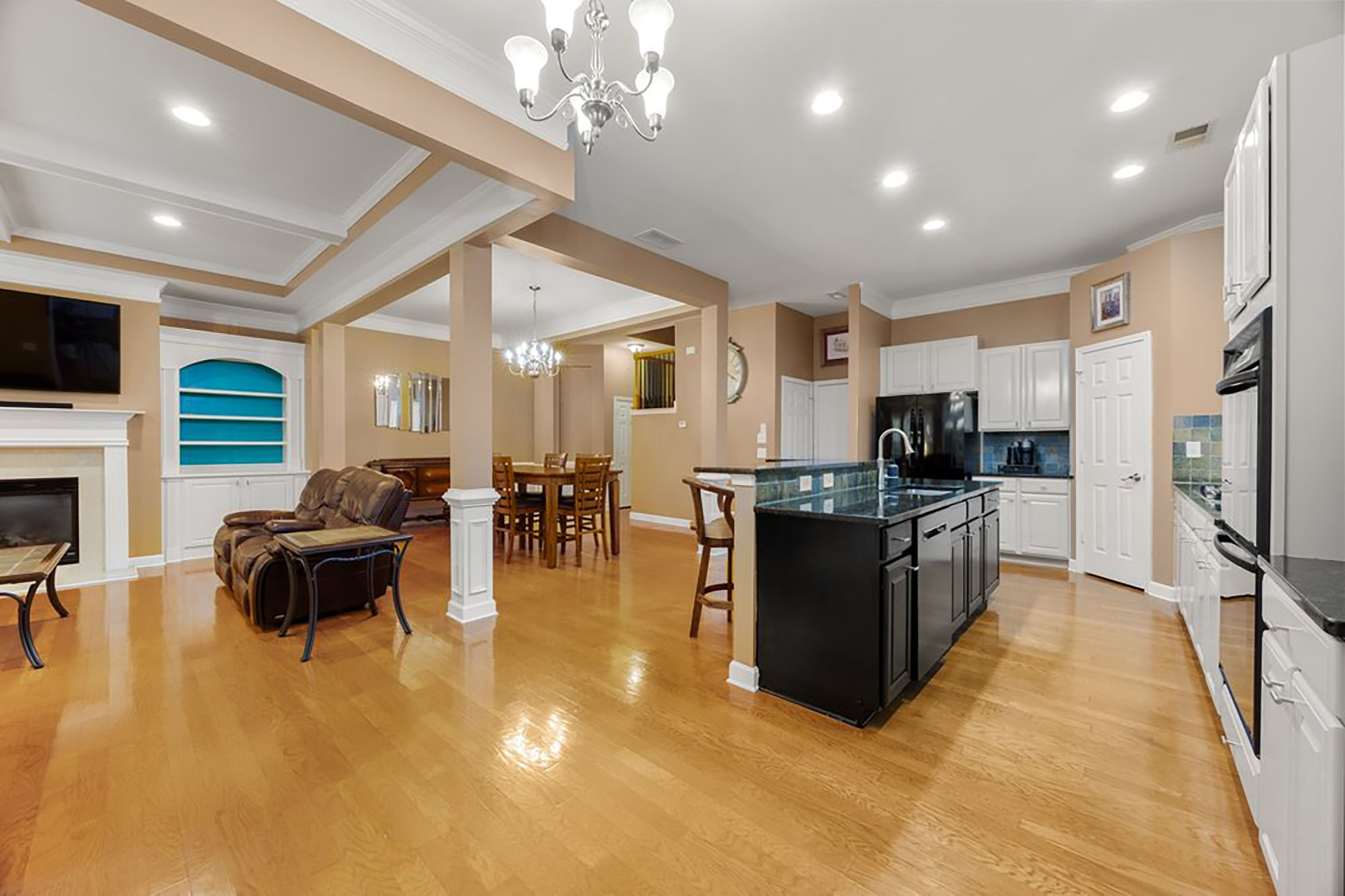  Turnkey Living in Gated Townhome Community - 物件實景