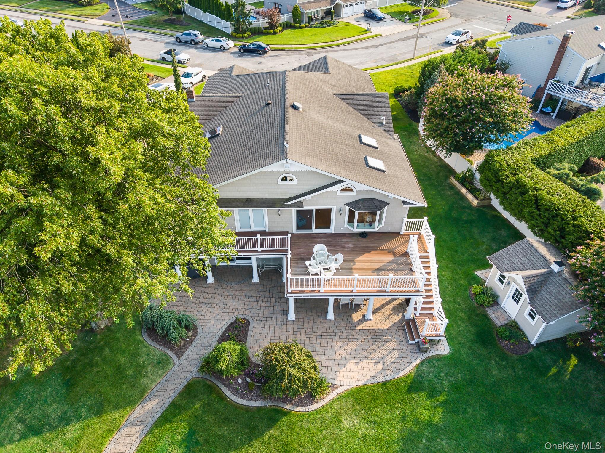 West Islip, New York, 11795, United States, 5 Bedrooms Bedrooms, ,5 BathroomsBathrooms,Residential,For Sale,1943882
