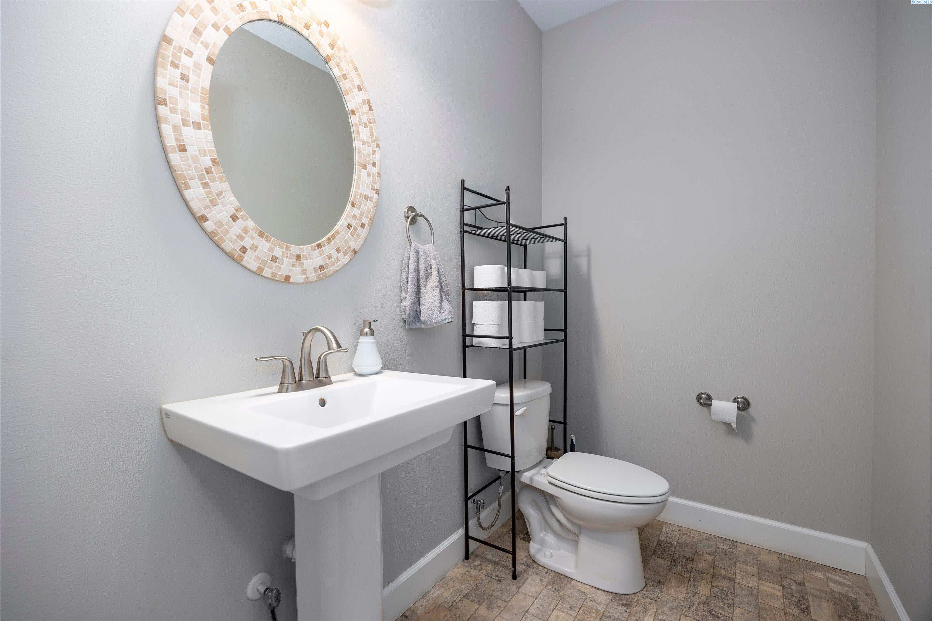 West Richland, Washington, 99353, United States, 3 Bedrooms Bedrooms, ,3 BathroomsBathrooms,Residential,For Sale,2038482