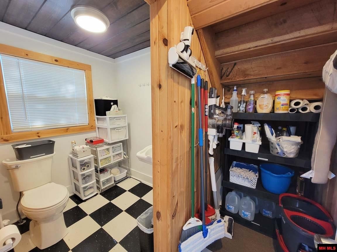 Cotter, Arkansas, 72626, United States, ,2 BathroomsBathrooms,Residential,For Sale,1924105
