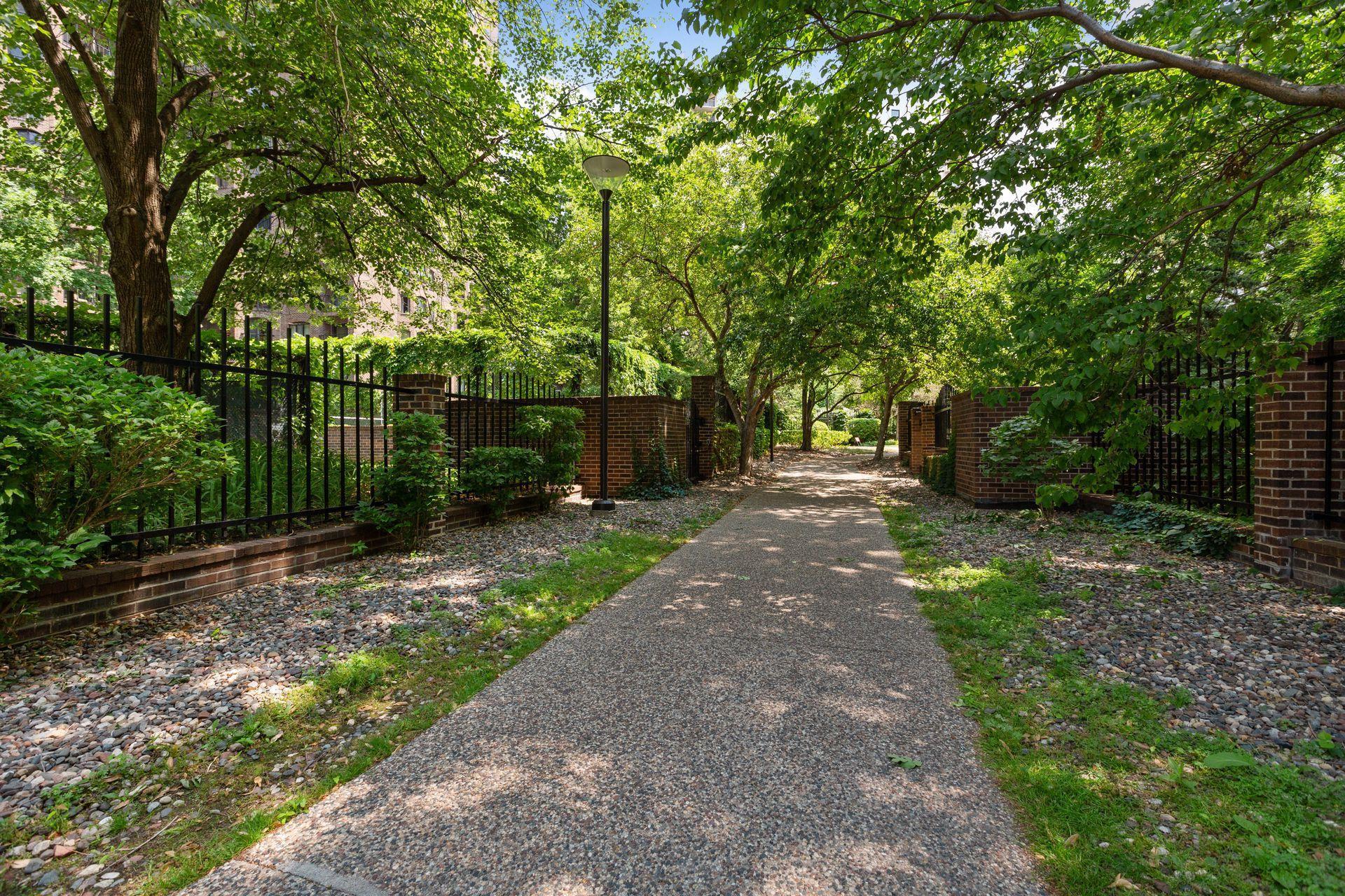 Minneapolis, Minnesota, 55403, United States, 2 Bedrooms Bedrooms, ,1 BathroomBathrooms,Residential,For Sale,1794027