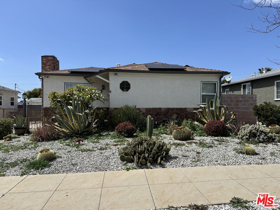 Los Angeles, California, 90047, United States, 2 Bedrooms Bedrooms, ,1 BathroomBathrooms,Residential,For Sale,1933535