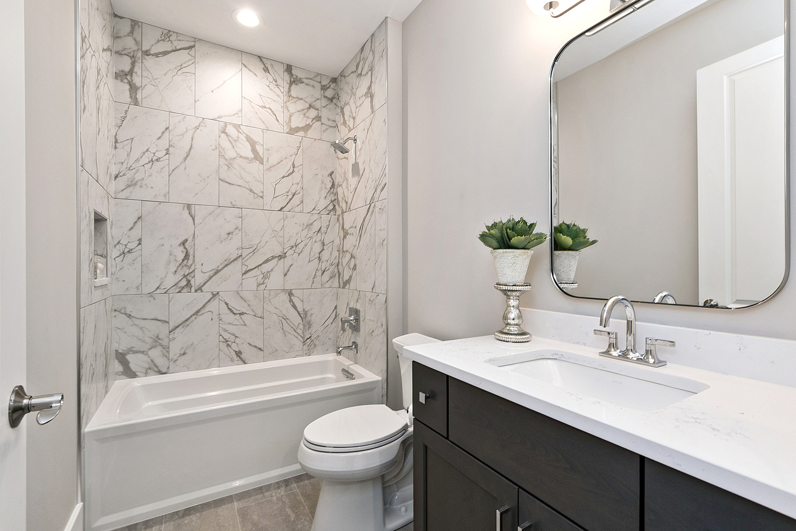 Orland Park, Illinois, 60467, United States, 2 Bedrooms Bedrooms, ,2 BathroomsBathrooms,Residential,For Sale,1921917