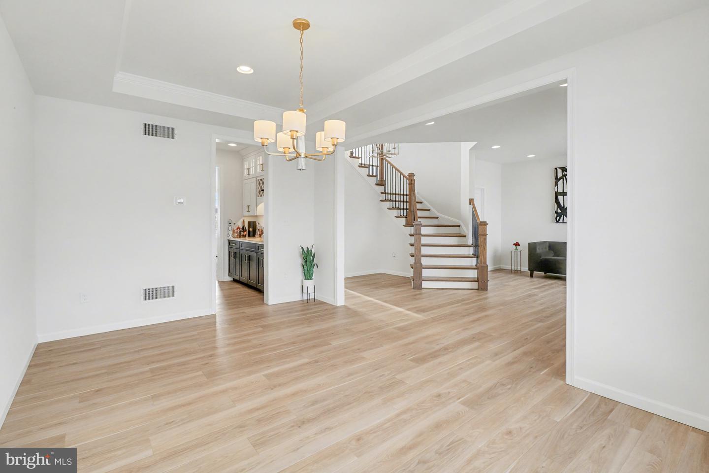 York, Pennsylvania, 17403, United States, 5 Bedrooms Bedrooms, ,6 BathroomsBathrooms,Residential,For Sale,2003251