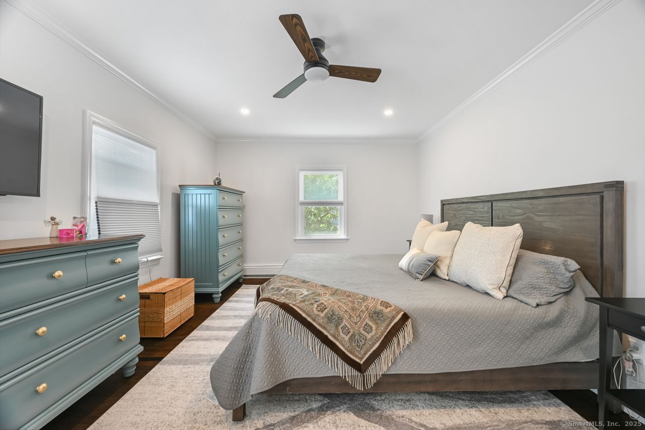 Stamford, Connecticut, 06902, United States, 3 Bedrooms Bedrooms, ,2 BathroomsBathrooms,Residential,For Sale,1837924