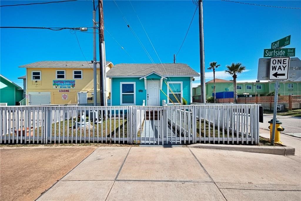 Corpus Christi, Texas, 78402, United States, 4 Bedrooms Bedrooms, ,3 BathroomsBathrooms,Residential,For Sale,1934192