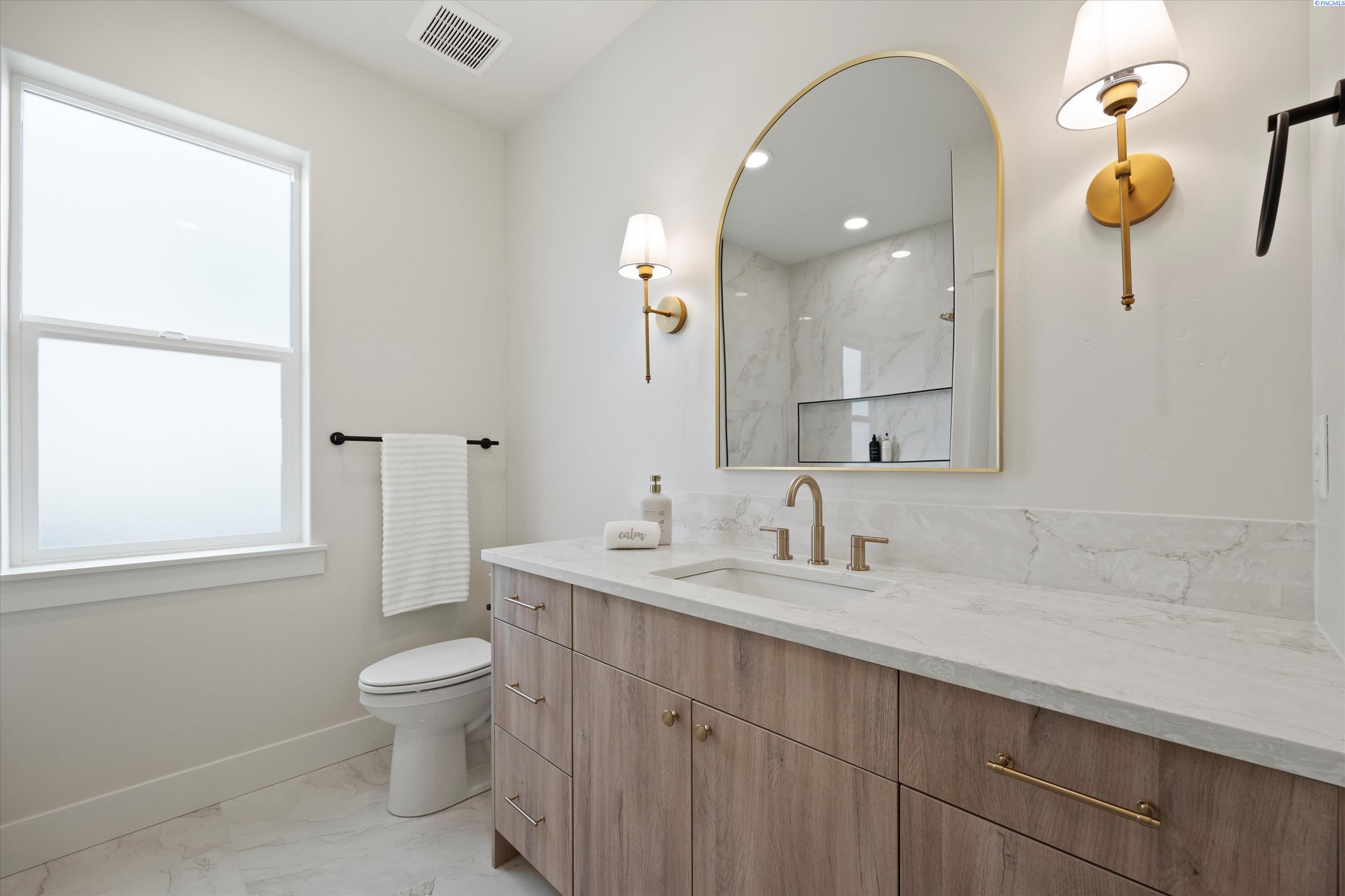 Richland, Washington, 99352, United States, 4 Bedrooms Bedrooms, ,3 BathroomsBathrooms,Residential,For Sale,1991503