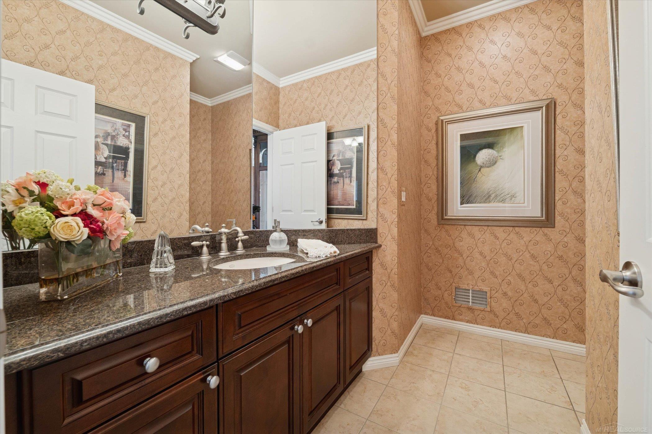 Oakland Twp, Michigan, 48306, United States, 2 Bedrooms Bedrooms, ,4 BathroomsBathrooms,Residential,For Sale,1984320