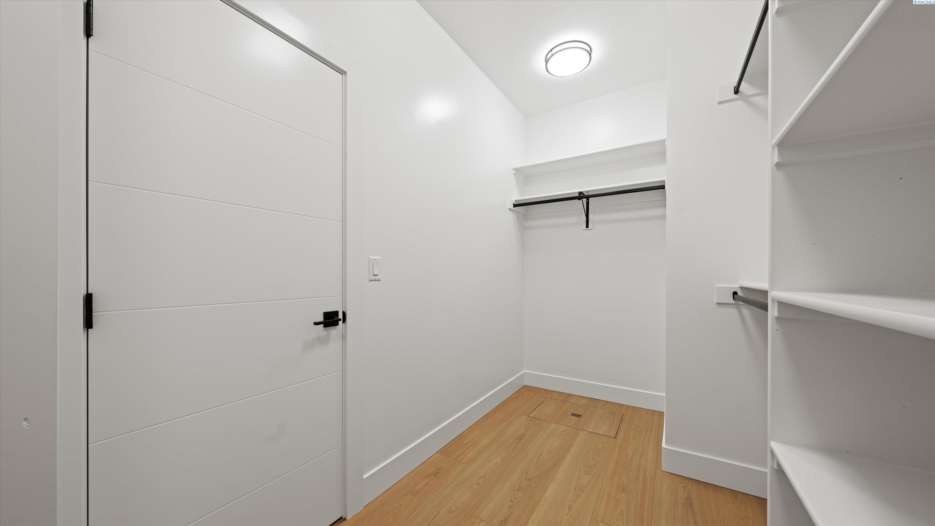 Richland, Washington, 99352, United States, 3 Bedrooms Bedrooms, ,2 BathroomsBathrooms,Residential,For Sale,2000656