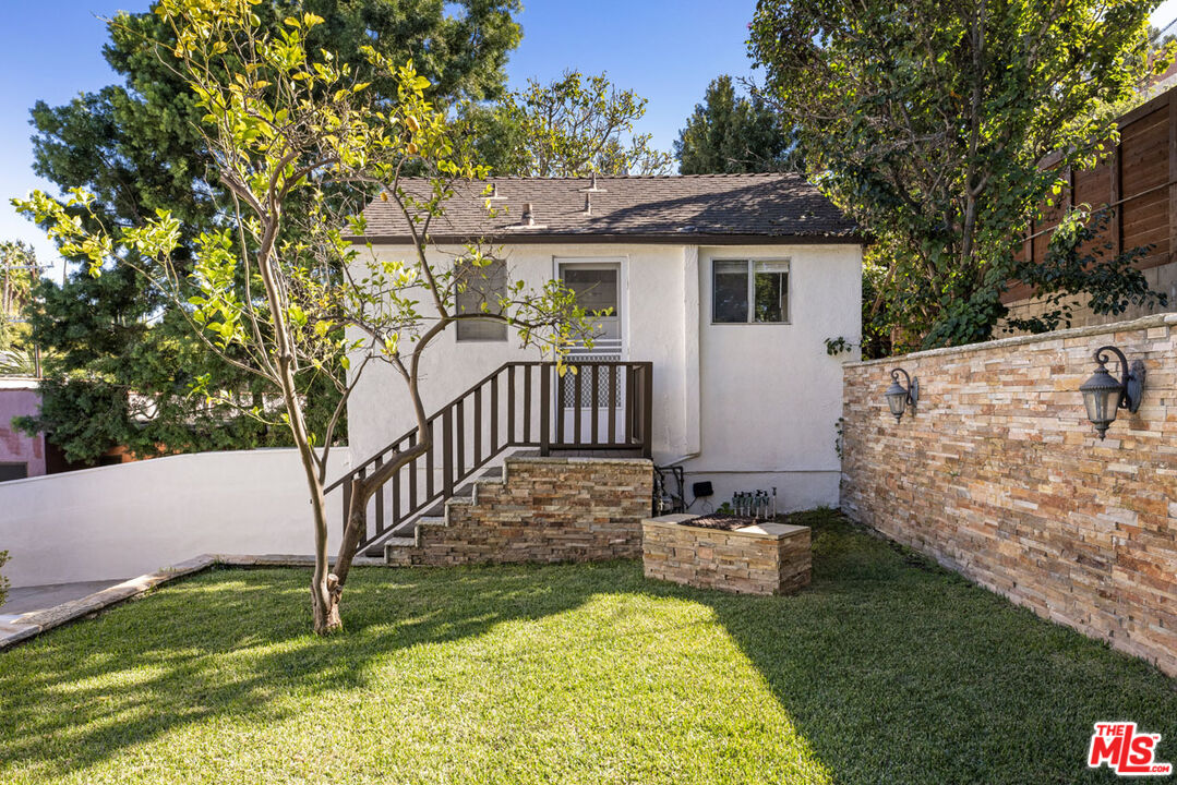 Los Angeles, California, 90027, United States, 4 Bedrooms Bedrooms, ,3 BathroomsBathrooms,Residential,For Sale,1989477