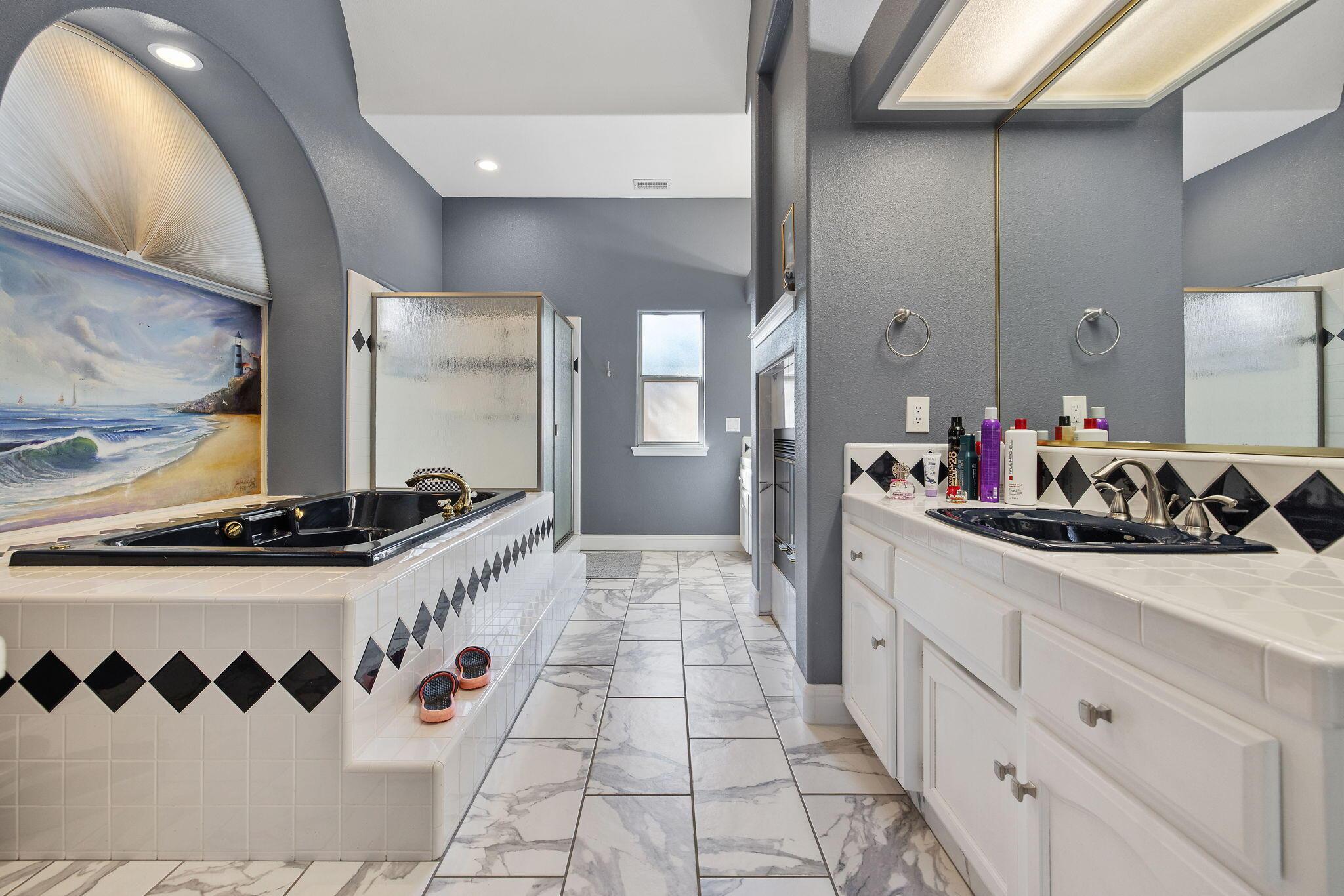 Visalia, California, 93292, United States, 4 Bedrooms Bedrooms, ,3 BathroomsBathrooms,Residential,For Sale,1977045