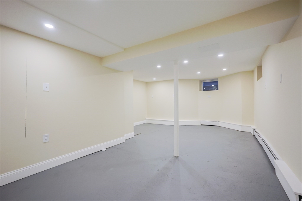 Worcester, Massachusetts, 01606, United States, 3 Bedrooms Bedrooms, ,4 BathroomsBathrooms,Residential,For Sale,1992890