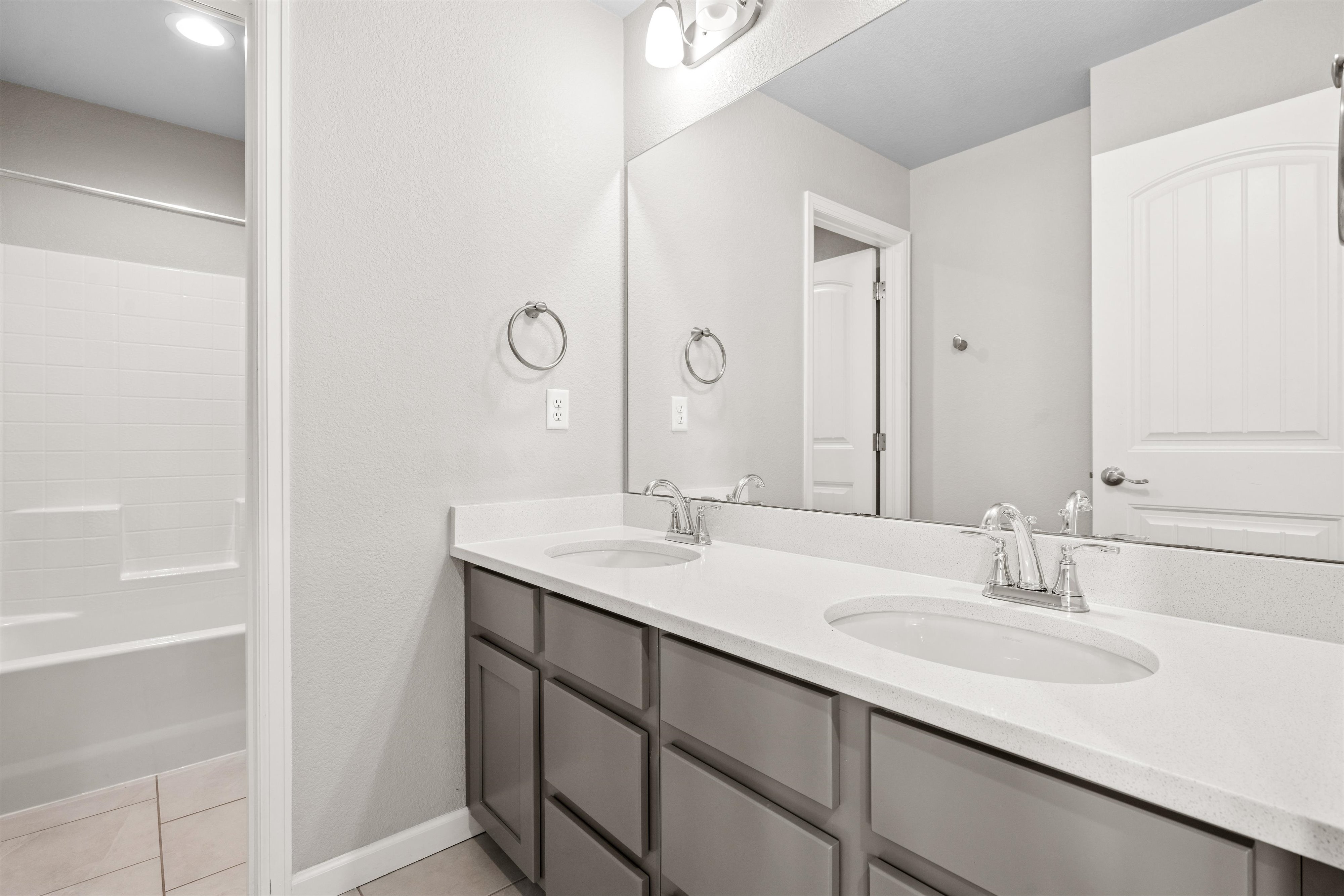  Beautifully Designed 4-Bedroom, 4-Bath Home - 物件實景