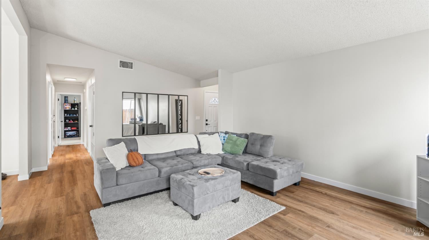 Vacaville, California, 95687, United States, 3 Bedrooms Bedrooms, ,2 BathroomsBathrooms,Residential,For Sale,1959239