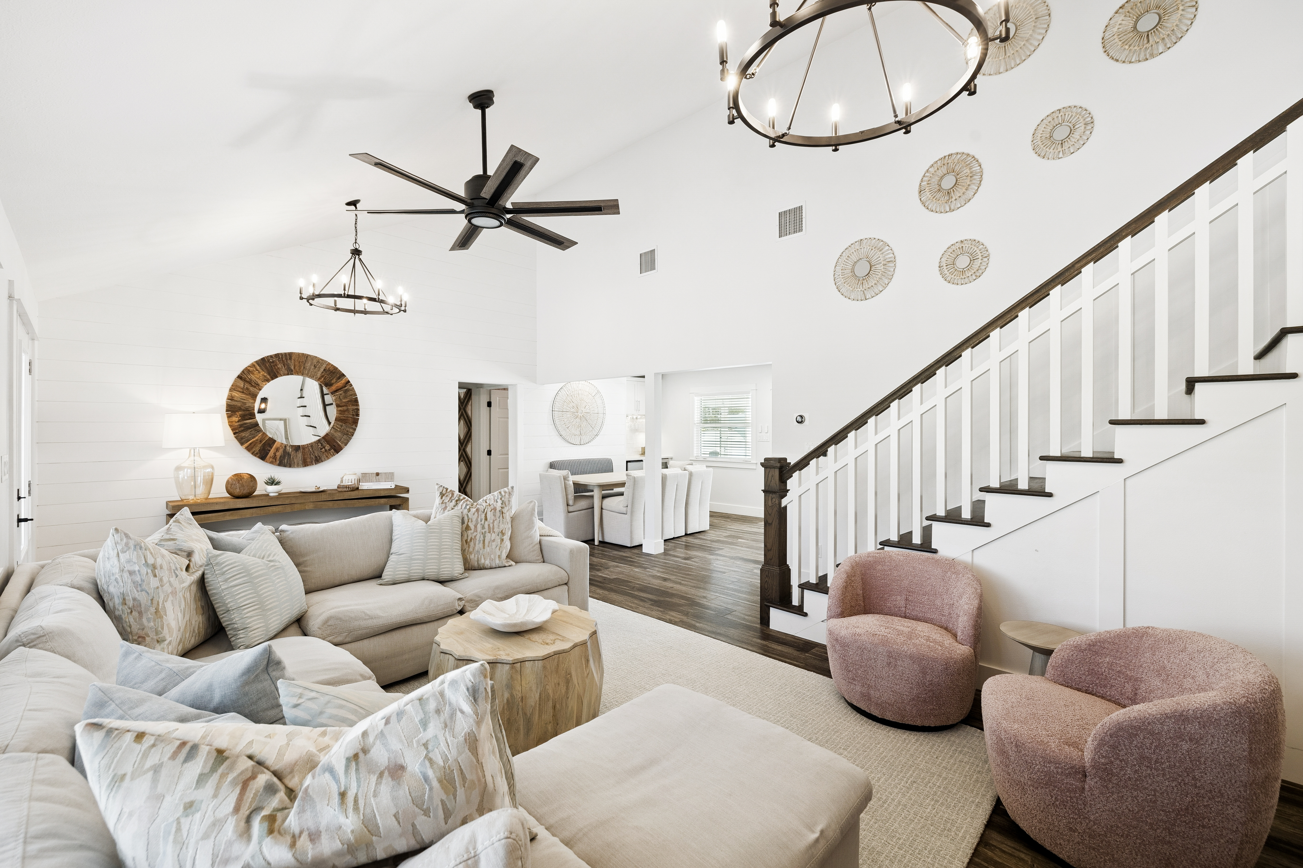  Completely Renovated Home On Half-Acre Lot Near Gulf Place - 物件實景