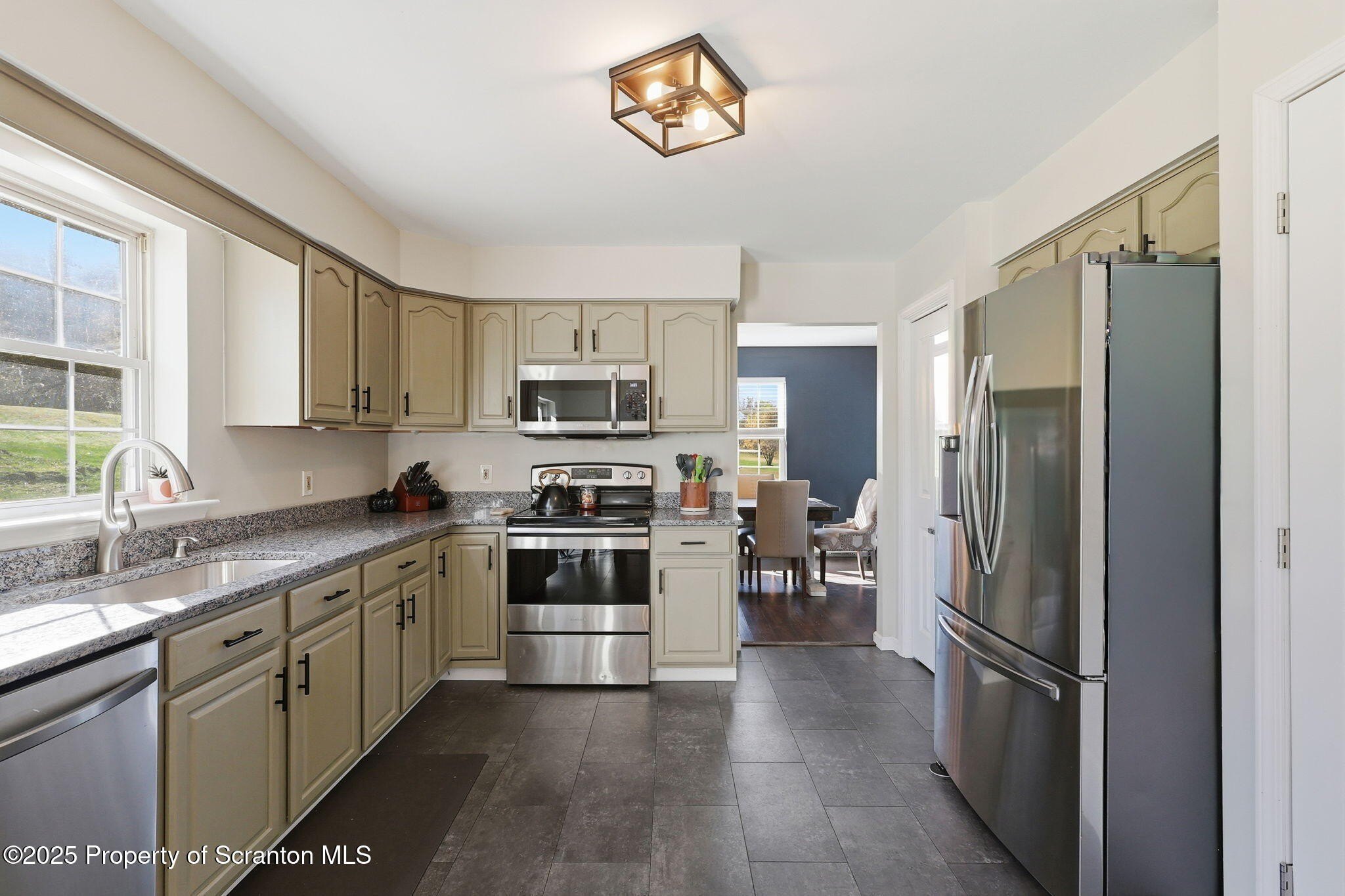 Clifford Twp, Pennsylvania, 18470, United States, 4 Bedrooms Bedrooms, ,3 BathroomsBathrooms,Residential,For Sale,1978908