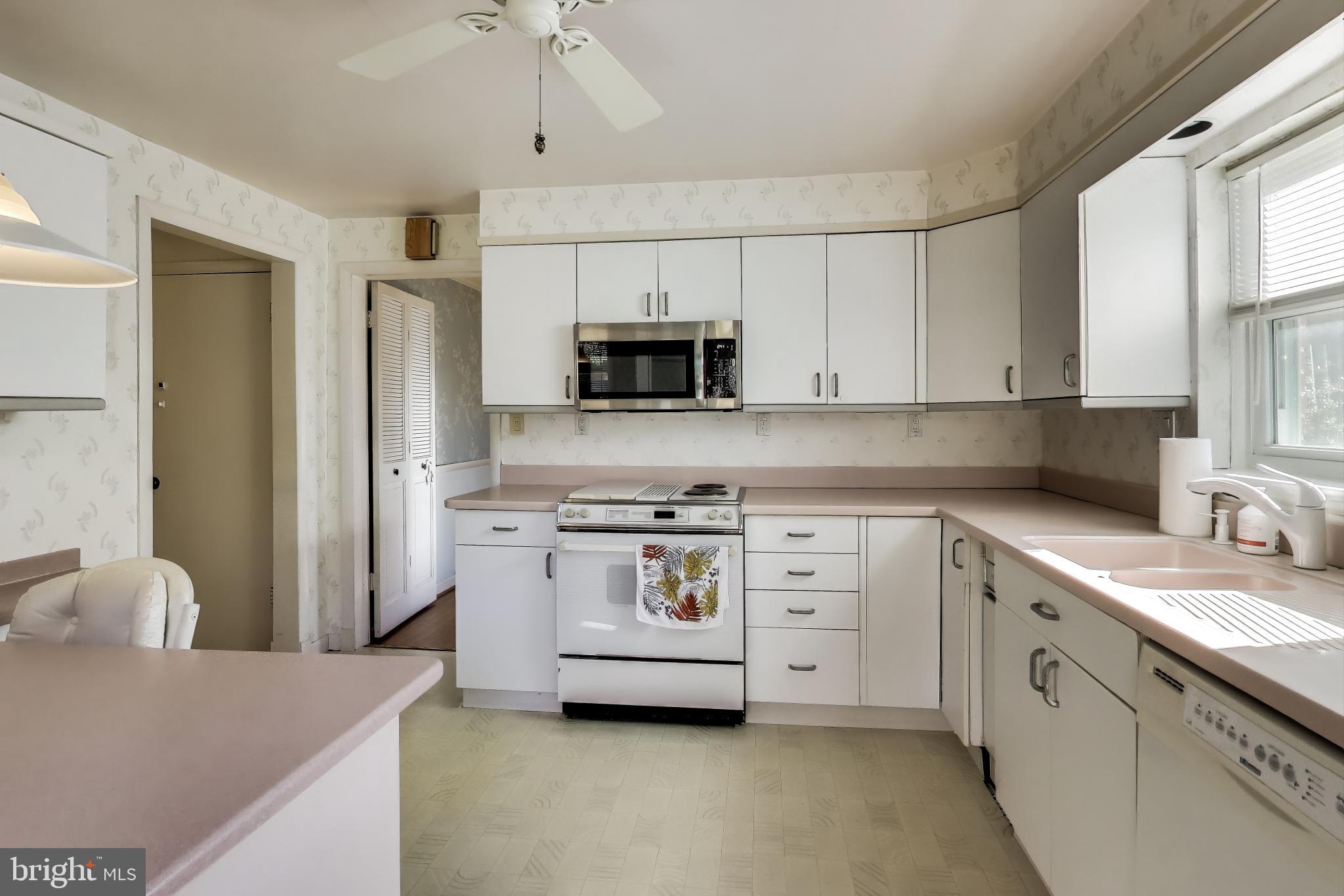 Cheverly, Maryland, 20785, United States, 5 Bedrooms Bedrooms, ,2 BathroomsBathrooms,Residential,For Sale,1990402