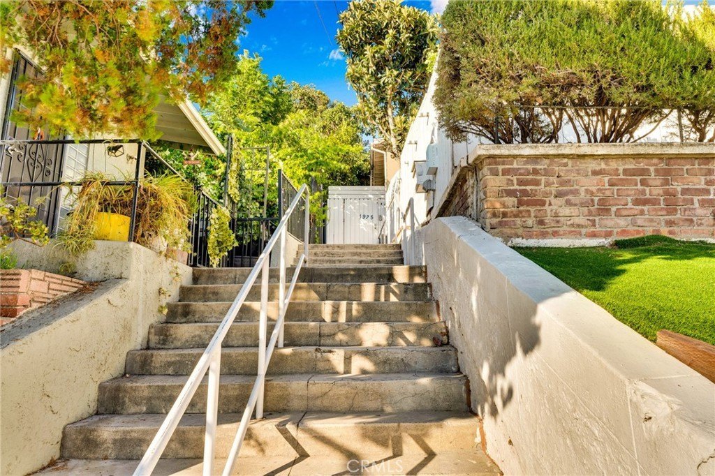 Echo Park, California, 90026, United States, 6 Bedrooms Bedrooms, ,6 BathroomsBathrooms,Residential,For Sale,1981292