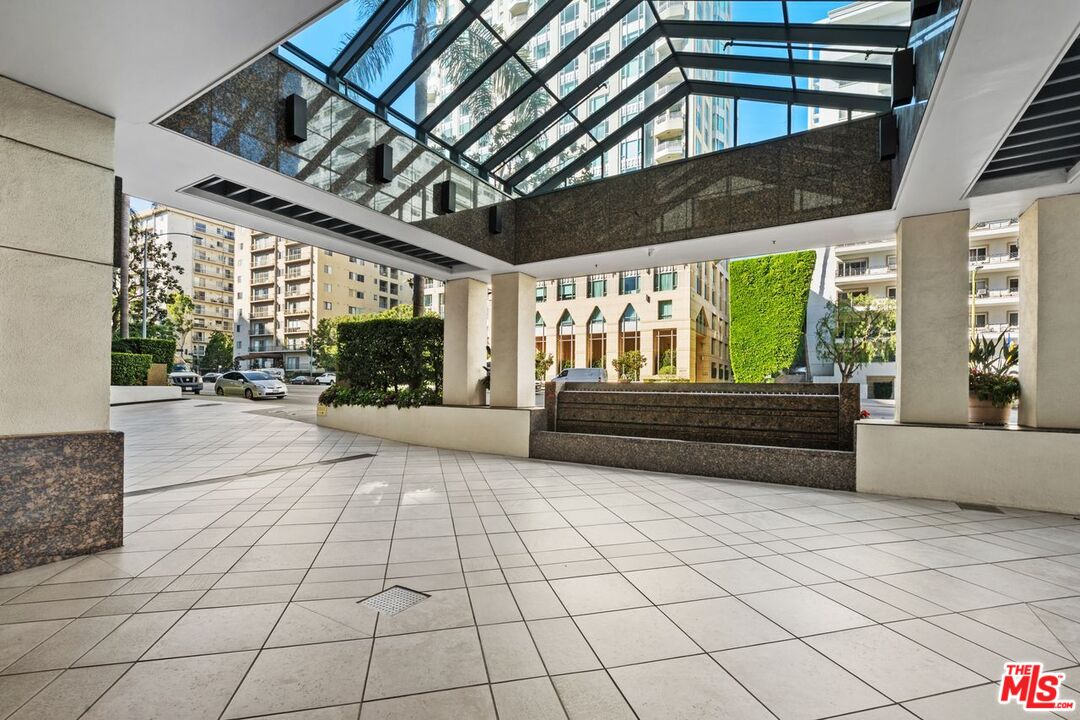 Los Angeles, California, 90024, United States, 2 Bedrooms Bedrooms, ,3 BathroomsBathrooms,Residential,For Sale,1993484