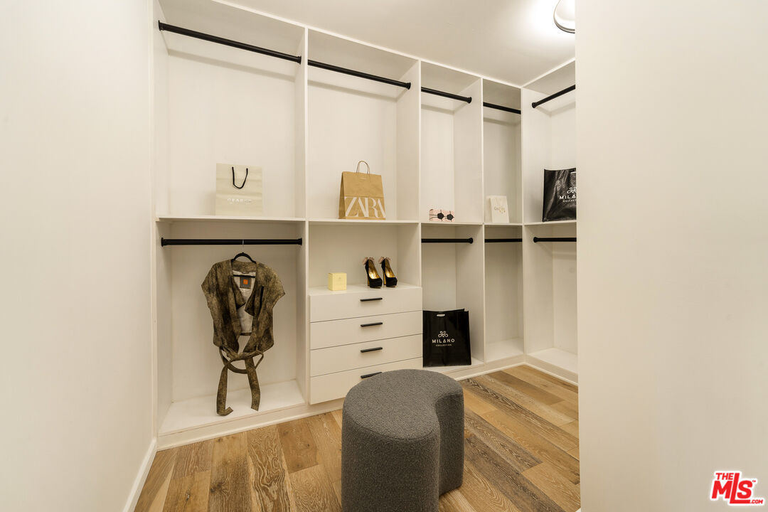 Studio City, California, 91604, United States, 5 Bedrooms Bedrooms, ,5 BathroomsBathrooms,Residential,For Sale,1827370