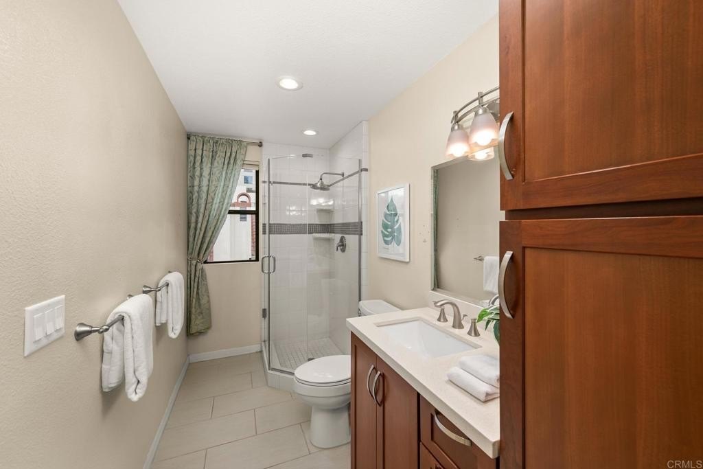 San Diego, California, 92101, United States, 2 Bedrooms Bedrooms, ,2 BathroomsBathrooms,Residential,For Sale,1760340