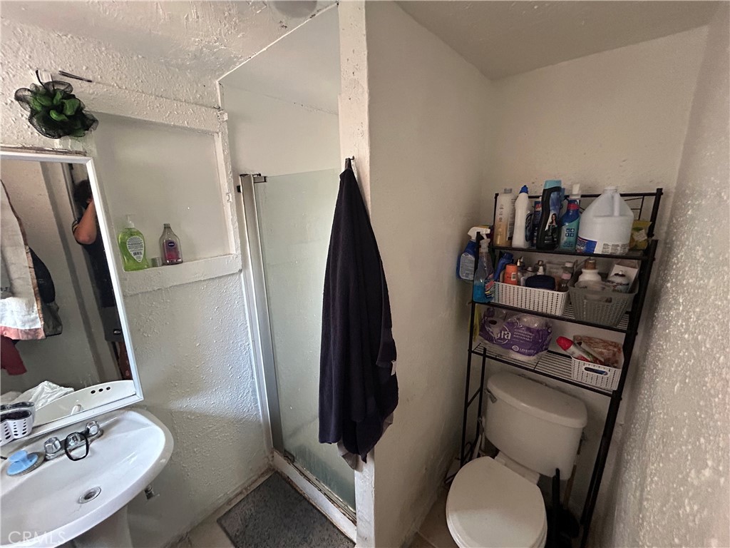 Los Angeles, California, 90011, United States, ,Residential,For Sale,1931941