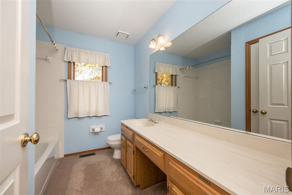 Chesterfield, Missouri, 63005, United States, 4 Bedrooms Bedrooms, ,3 BathroomsBathrooms,Residential,For Sale,1989616