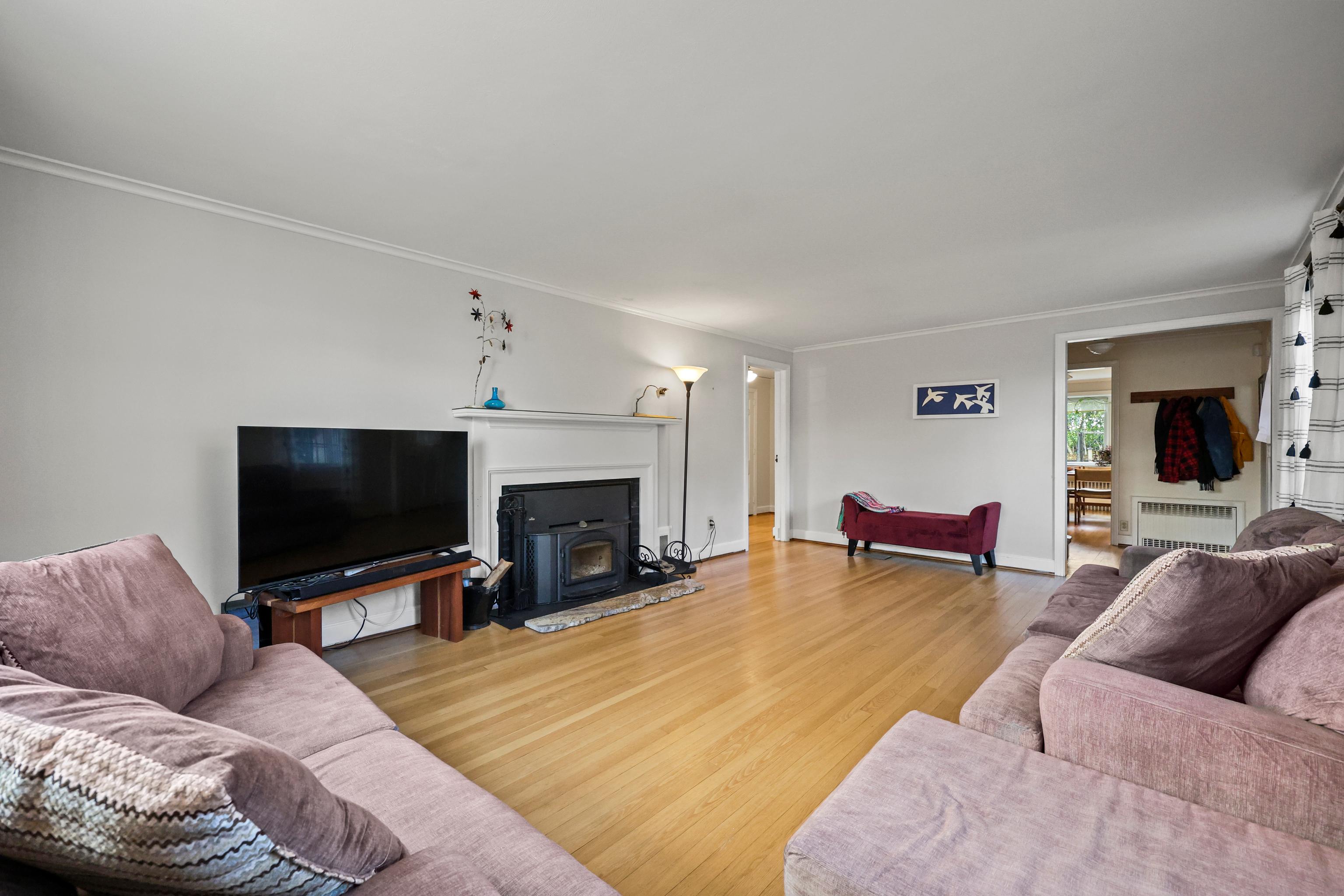 West Hartford, Connecticut, 06110, United States, 4 Bedrooms Bedrooms, ,2 BathroomsBathrooms,Residential,For Sale,1990757