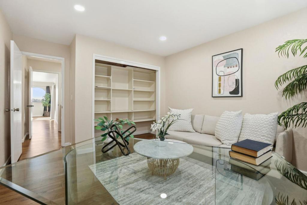 Hollister, California, 95023, United States, 3 Bedrooms Bedrooms, ,2 BathroomsBathrooms,Residential,For Sale,2005806