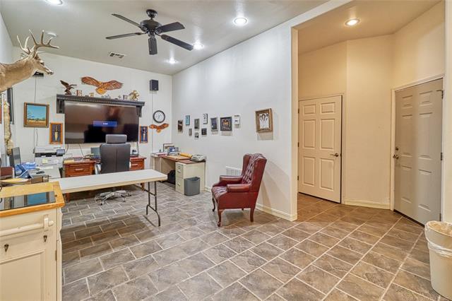 Eufaula, Oklahoma, 74432, United States, 3 Bedrooms Bedrooms, ,4 BathroomsBathrooms,Residential,For Sale,1976546