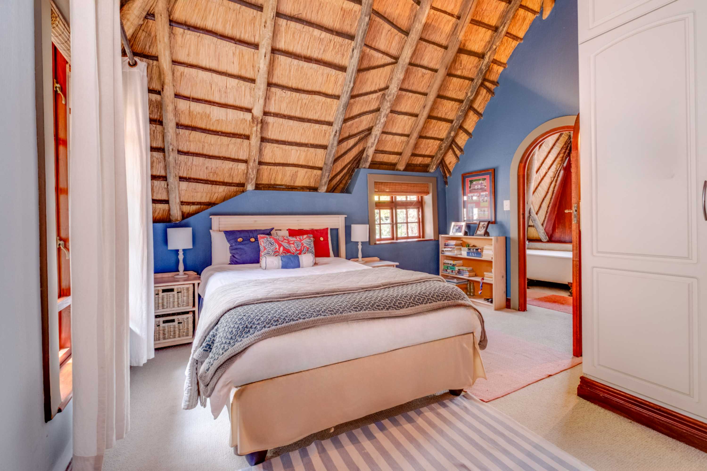  Modern Thatched Family Home For The Executive Buyer - 物件實景