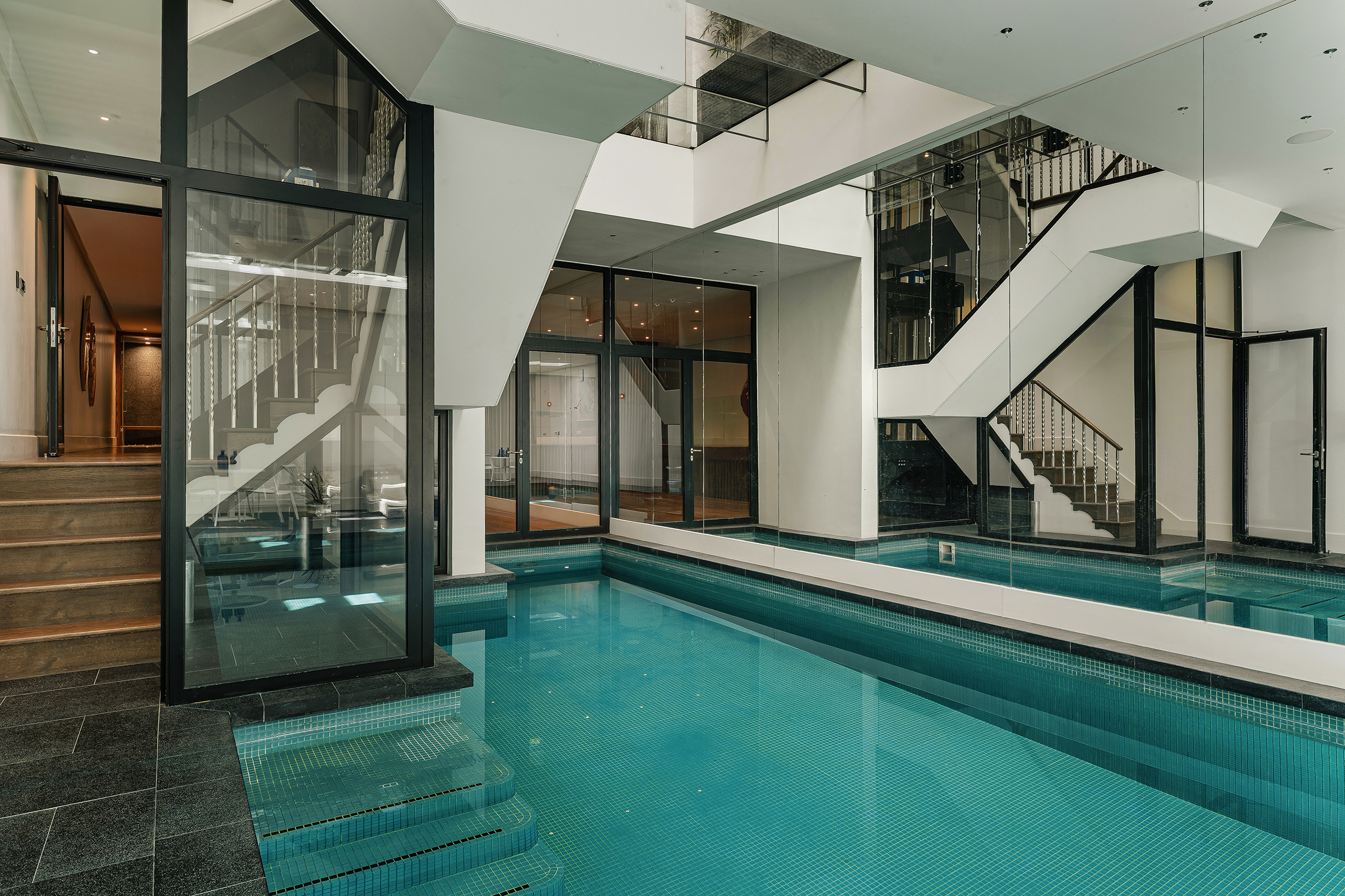 A Magnificent Six-Bedroom Residence with Pool and Roof Terrace in Kensington - 物件實景