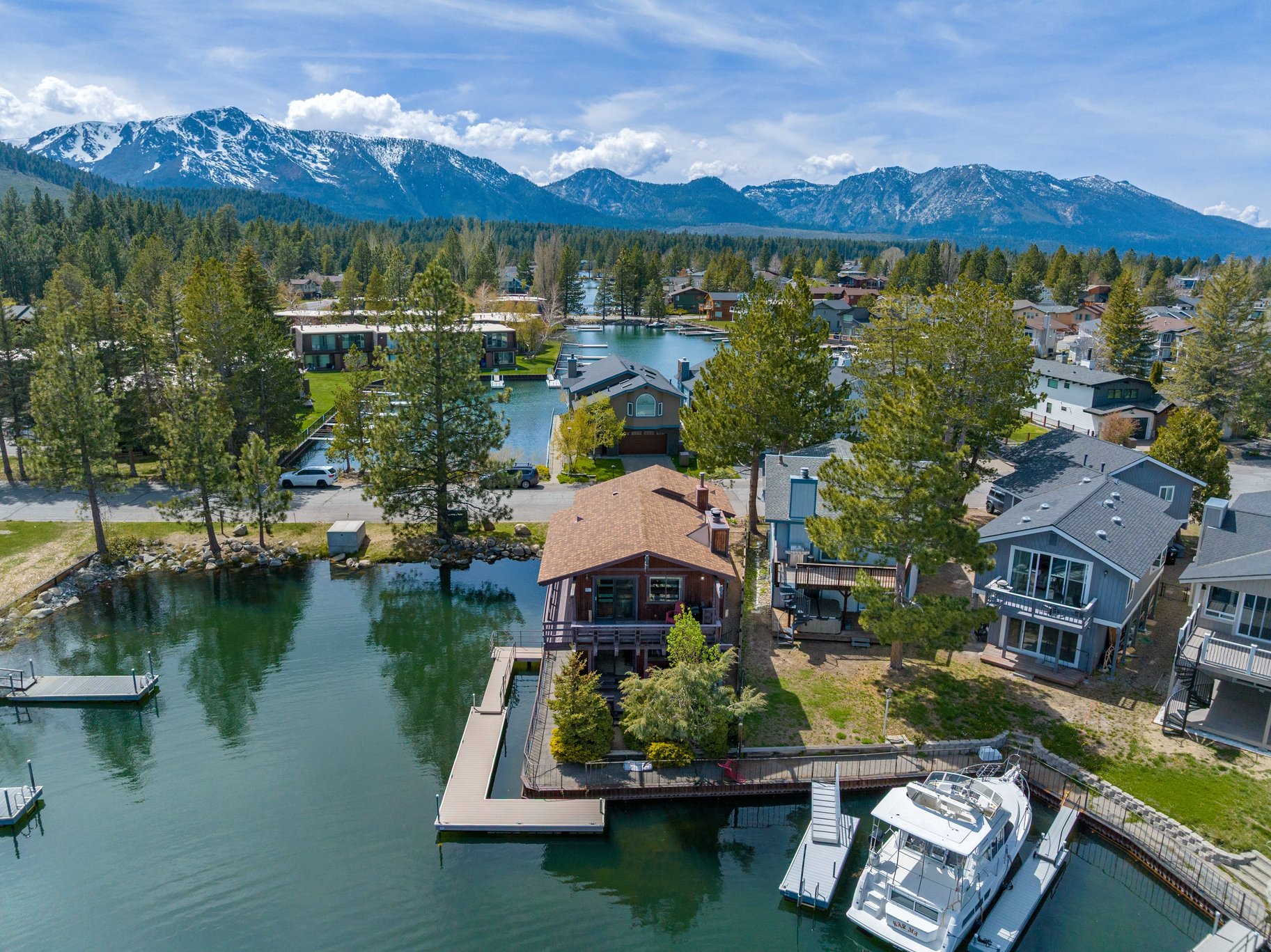  Tahoe Keys Charmer with Stunning Views - 物件實景