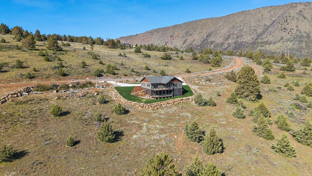 Klamath Falls, Oregon, 97601, United States, 3 Bedrooms Bedrooms, ,4 BathroomsBathrooms,Residential,For Sale,1794380