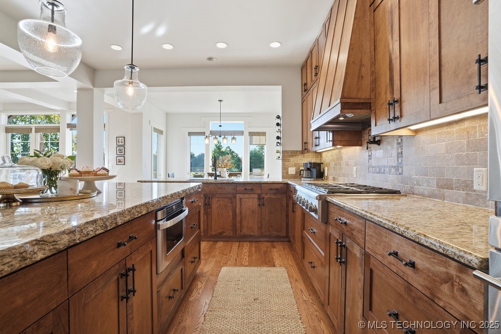 Jenks, Oklahoma, 74037, United States, 5 Bedrooms Bedrooms, ,6 BathroomsBathrooms,Residential,For Sale,1989076