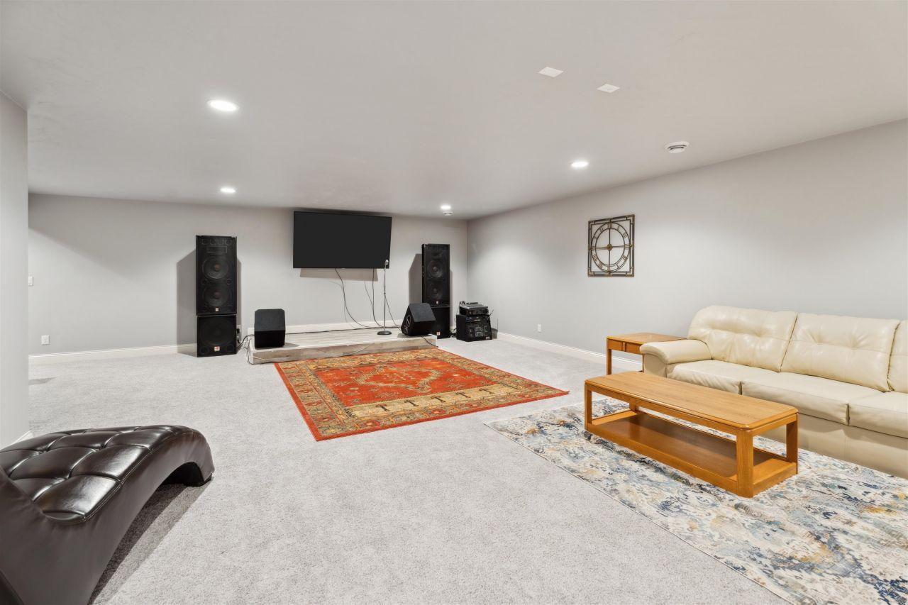 MENASHA, Wisconsin, 54952, United States, 6 Bedrooms Bedrooms, ,4 BathroomsBathrooms,Residential,For Sale,1807360
