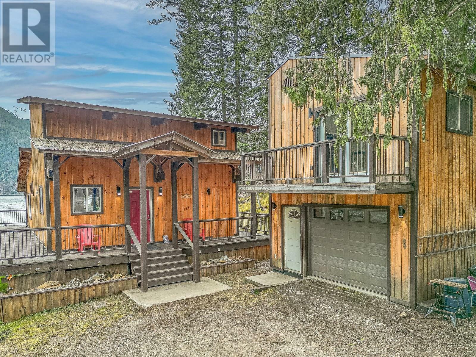 REVELSTOKE, British Columbia, V0E 2S0, CA, 4 Bedrooms Bedrooms, ,2 BathroomsBathrooms,Residential,For Sale,1838033