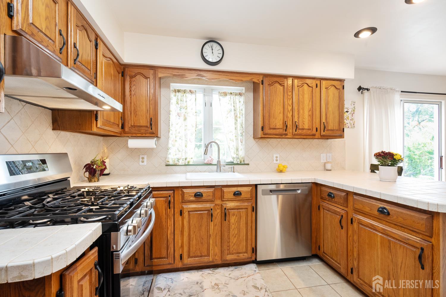 Piscataway, New Jersey, 08854, United States, 4 Bedrooms Bedrooms, ,3 BathroomsBathrooms,Residential,For Sale,1979846