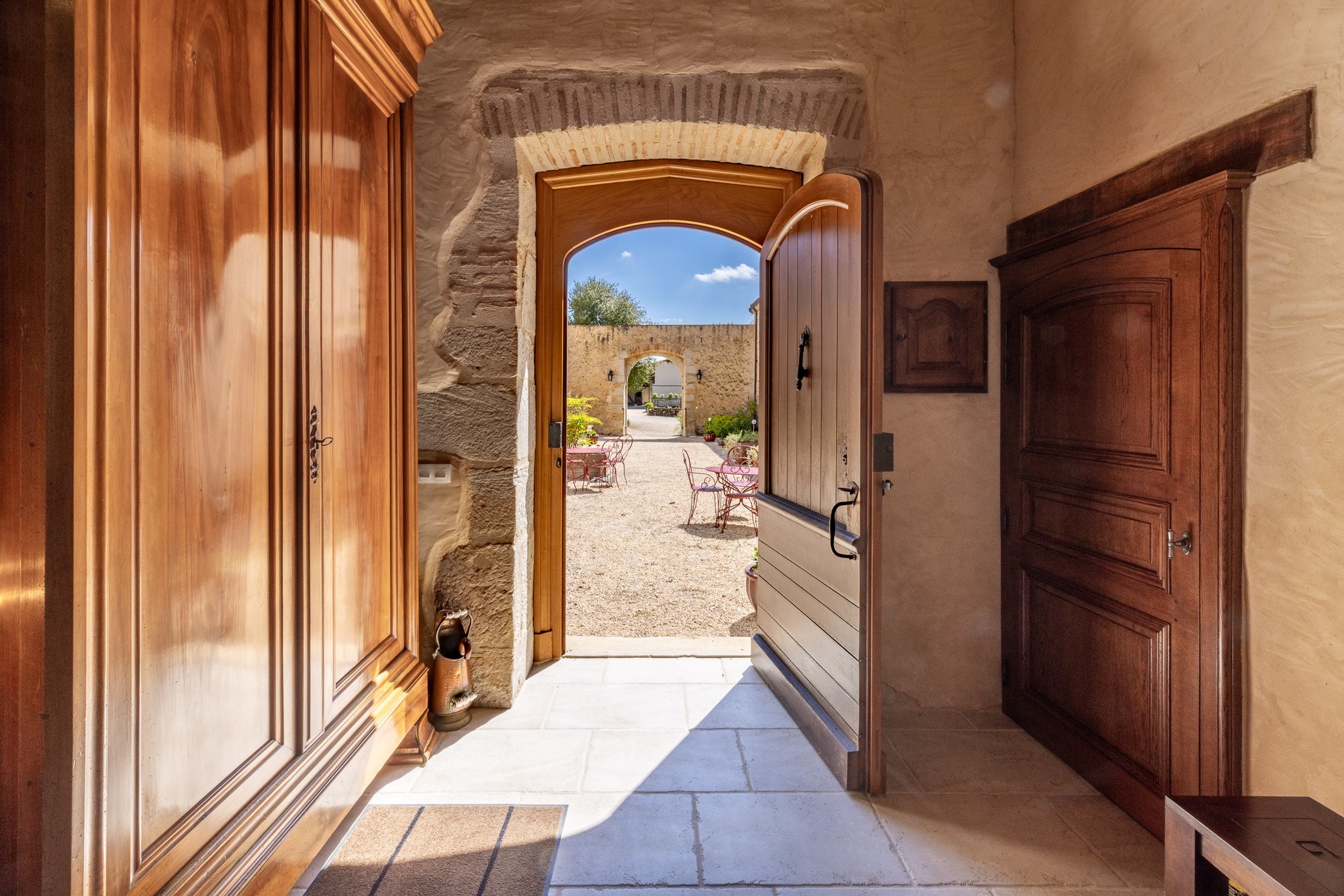  Awakening the Senses in the Land of Azure: A Domain of Light in the Heart of Lo… - 物件實景