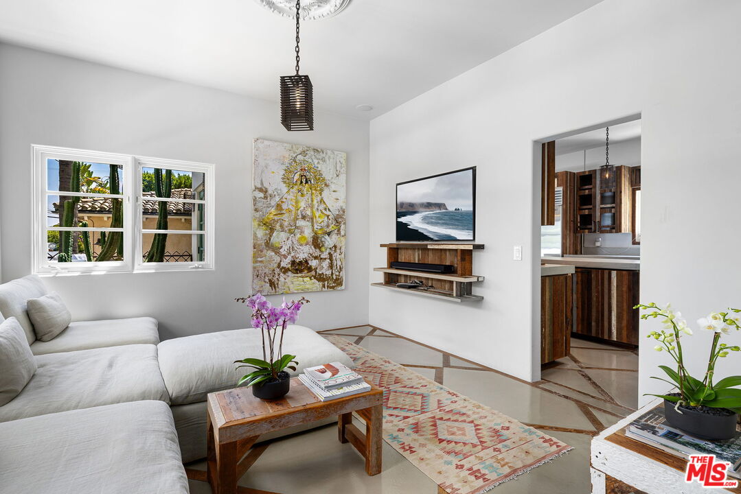 Los Angeles, California, 90069, United States, 4 Bedrooms Bedrooms, ,4 BathroomsBathrooms,Residential,For Sale,1911596
