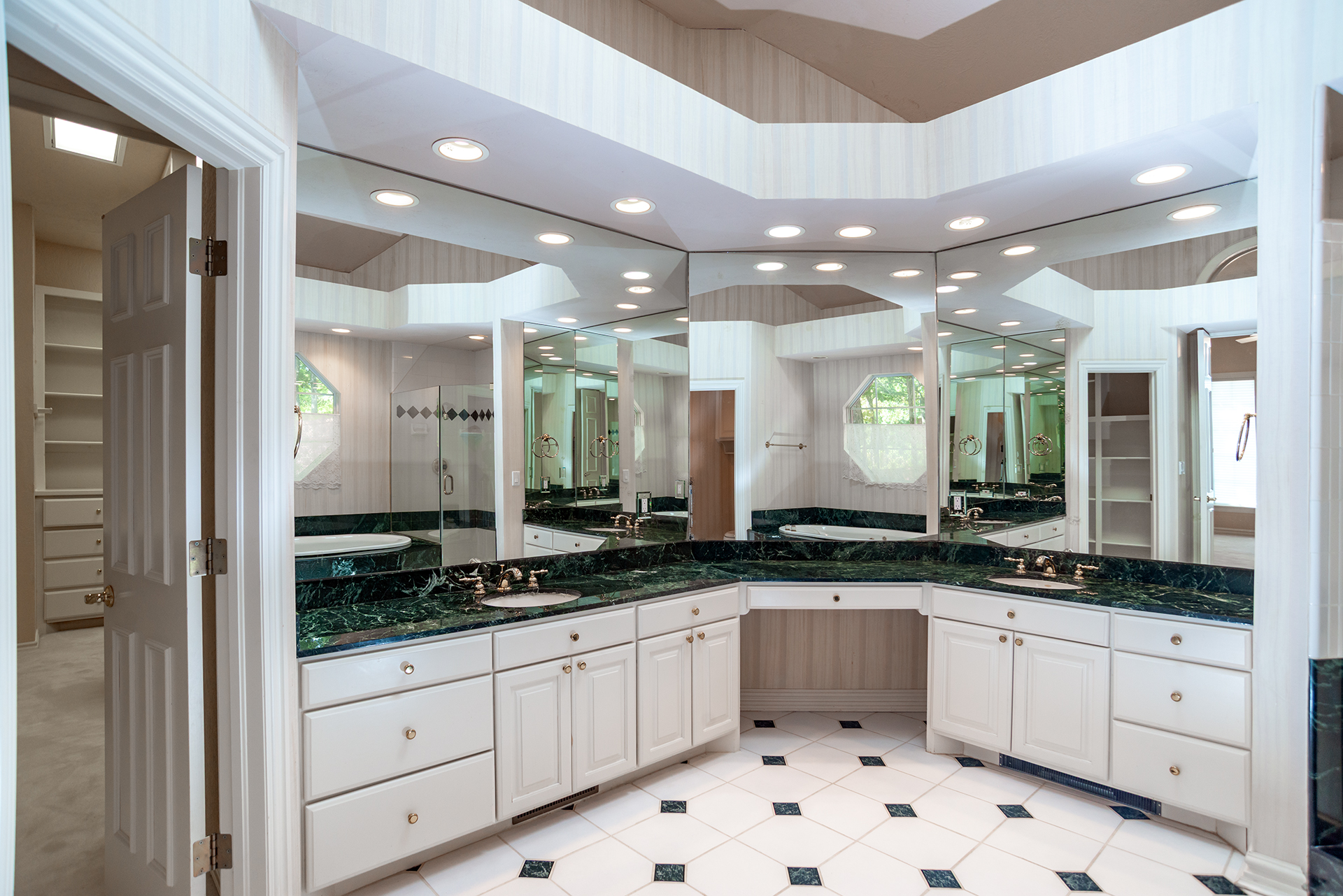 Stillwater, Oklahoma, 74074, United States, 5 Bedrooms Bedrooms, ,4 BathroomsBathrooms,Residential,For Sale,1981568